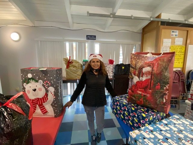 Maria with gifts